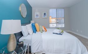 Universal Studios 8 Min Drive Two Bedroom Apartment With Free Parking